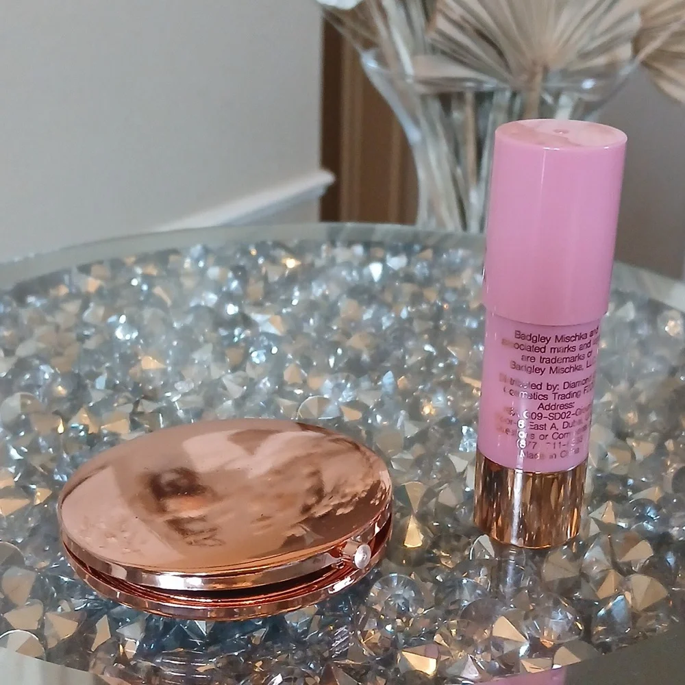 New Badgley Mischka Pink Blush Stick And Rose Gold Compact Mirrow 2pc